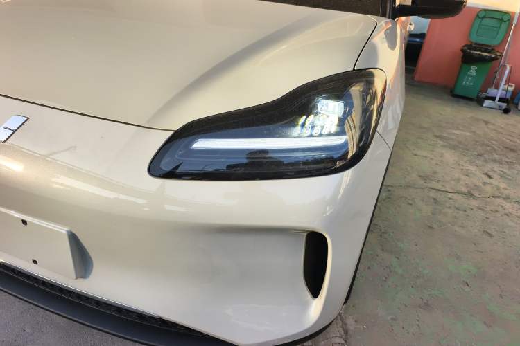 Used Wuling Bingo PLUS 2024 330 km Range Five-Seater Version Left Front Headlight