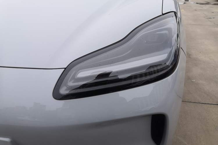 Used Wuling Bingo PLUS 2024 510 km Flagship Edition Four-Seater Version Left Front Headlight