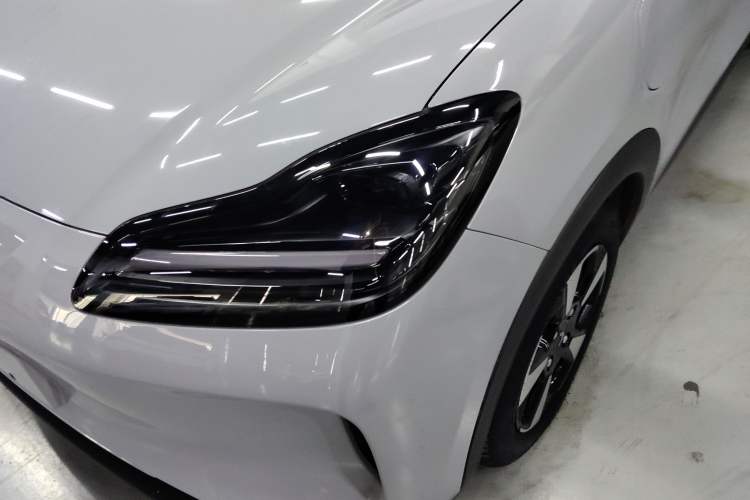 Used Wuling Bingo PLUS 2024 330 km Range Five-Seater Version Left Front Headlight