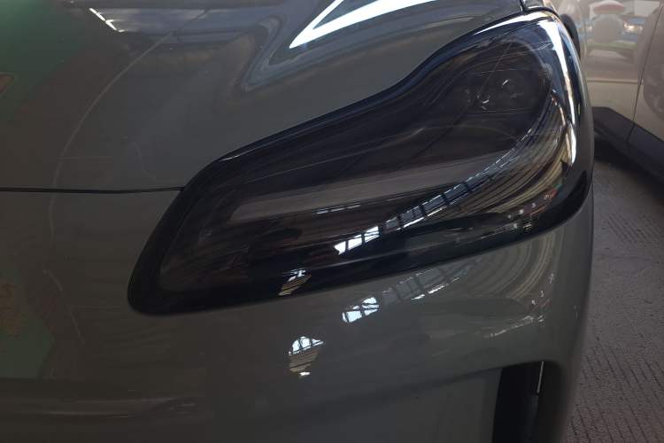 Used Wuling Bingo PLUS 2024 401 km Range 5-Seater Version Left Front Headlight