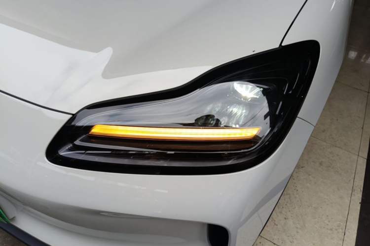 Used Wuling Bingo PLUS 2024 330 km Range Five-Seater Version Left Front Headlight