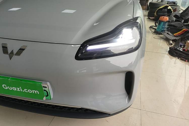 Used Wuling Bingo PLUS 2024 330 km Range Five-Seater Version Left Front Headlight