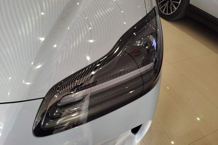Used Wuling Bingo PLUS 2024 510 km Flagship Edition Four-Seater Version Left Front Headlight