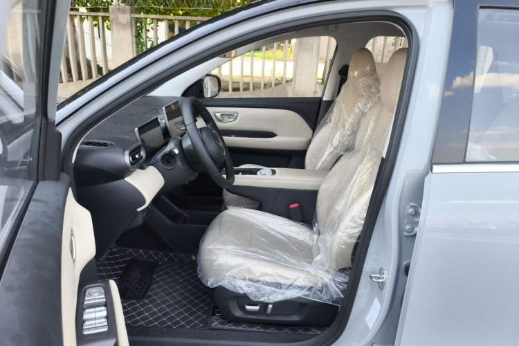 Used Wuling Bingo PLUS 2024 401 km Range 5-Seater Version Left Front Seat