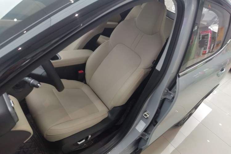 Used Wuling Bingo PLUS 2024 510 km Range 5-Seater Version Left Front Seat