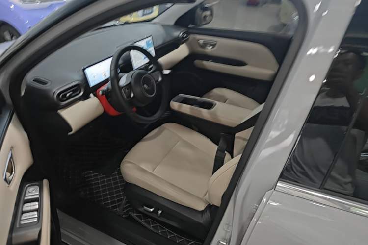 Used Wuling Bingo PLUS 2024 401 km Range 5-Seater Version Left Front Seat