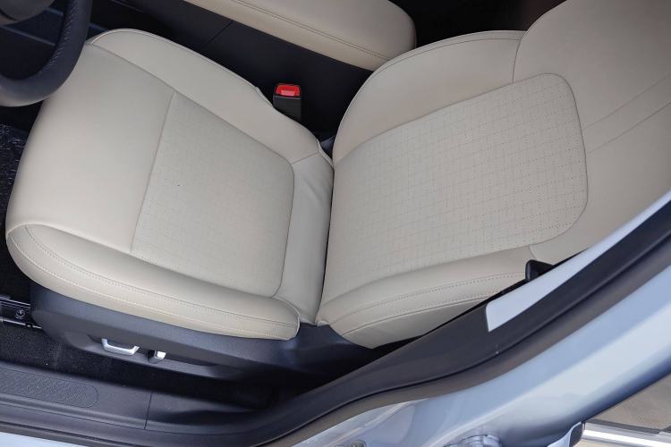 Used Wuling Bingo PLUS 2024 330 km Range Five-Seater Version Left Front Seat