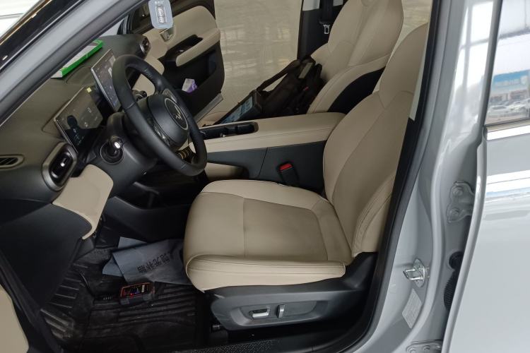 Used Wuling Bingo PLUS 2024 401 km Range 5-Seater Version Left Front Seat