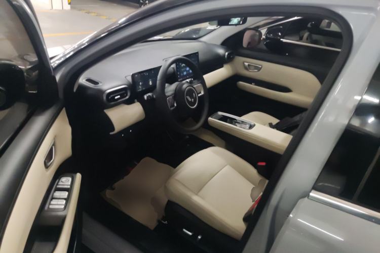 Used Wuling Bingo PLUS 2024 330 km Range Five-Seater Version Left Front Seat