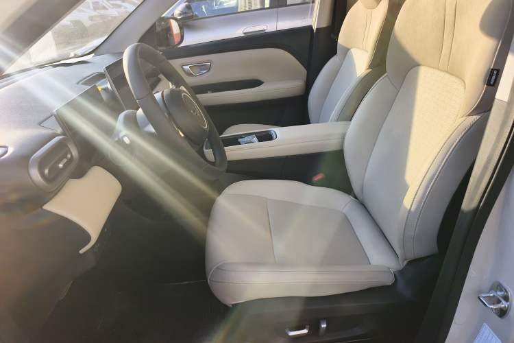 Used Wuling Bingo PLUS 2024 330 km Range Five-Seater Version Left Front Seat