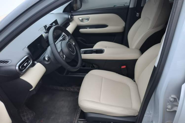 Used Wuling Bingo PLUS 2024 330 km Range Five-Seater Version Left Front Seat