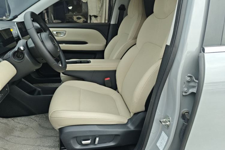 Used Wuling Bingo PLUS 2024 401 km Range 5-Seater Version Left Front Seat