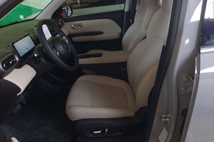 Used Wuling Bingo PLUS 2024 401 km Range 5-Seater Version Left Front Seat