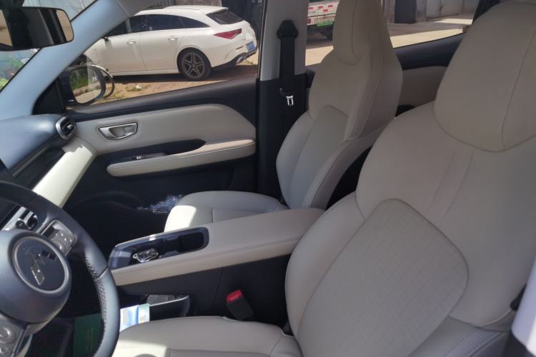 Used Wuling Bingo PLUS 2024 330 km Range Five-Seater Version Left Front Seat