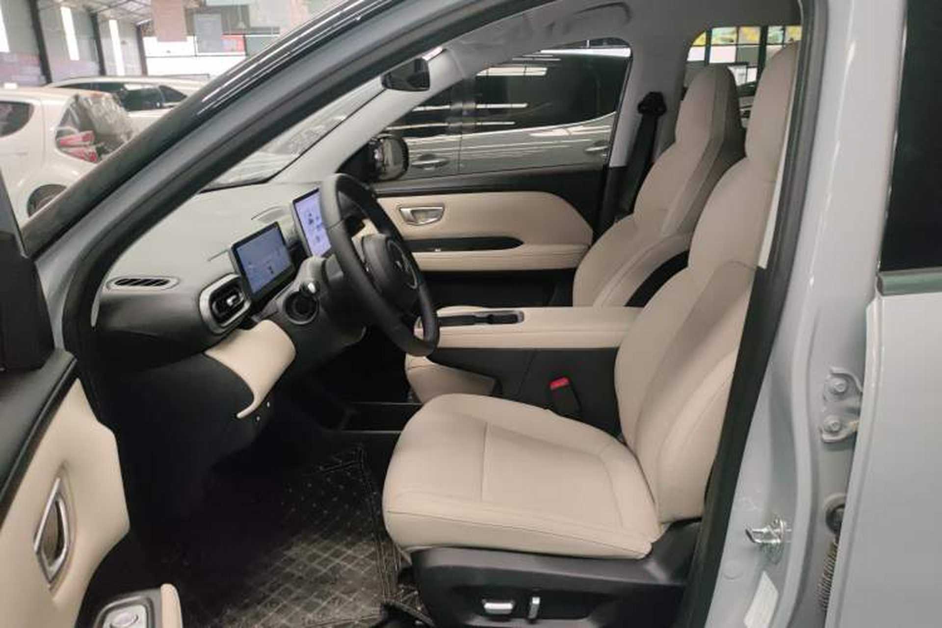 Used Wuling Bingo PLUS 2024 510 km Range 5-Seater Version Left Front Seat
