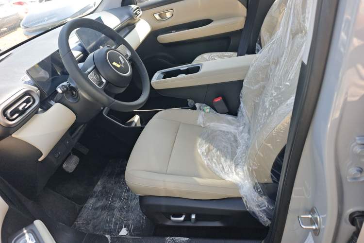 Used Wuling Bingo PLUS 2024 510 km Range 5-Seater Version Left Front Seat