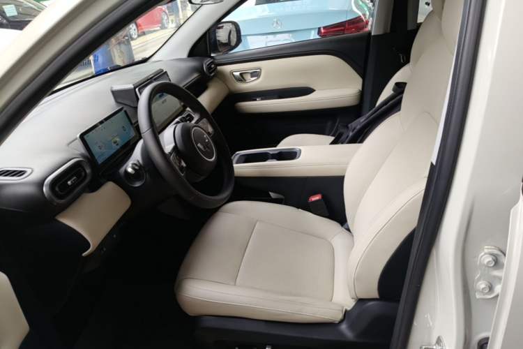 Used Wuling Bingo PLUS 2024 330 km Range Five-Seater Version Left Front Seat