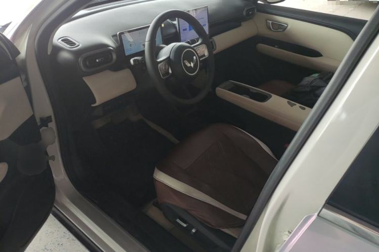 Used Wuling Bingo PLUS 2024 330 km Range Five-Seater Version Left Front Seat