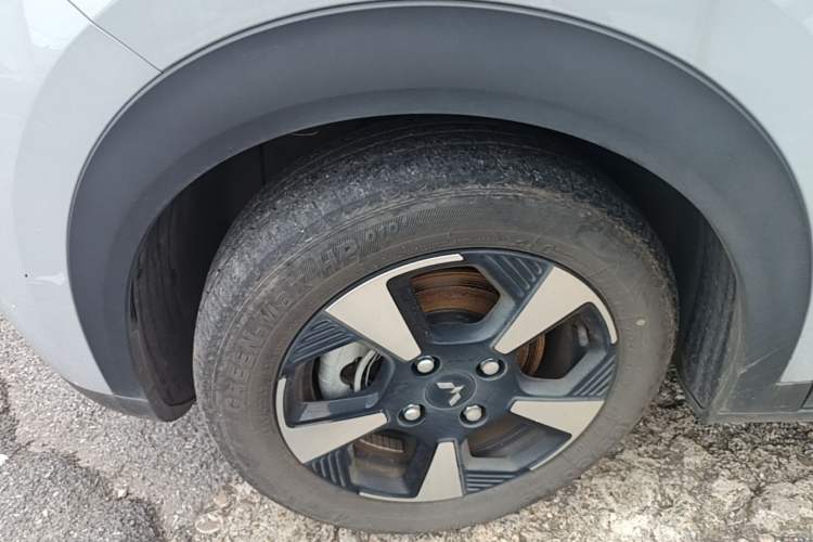 Used Wuling Bingo PLUS 2024 510 km Flagship Edition Four-Seater Version Left Front Wheel Hub