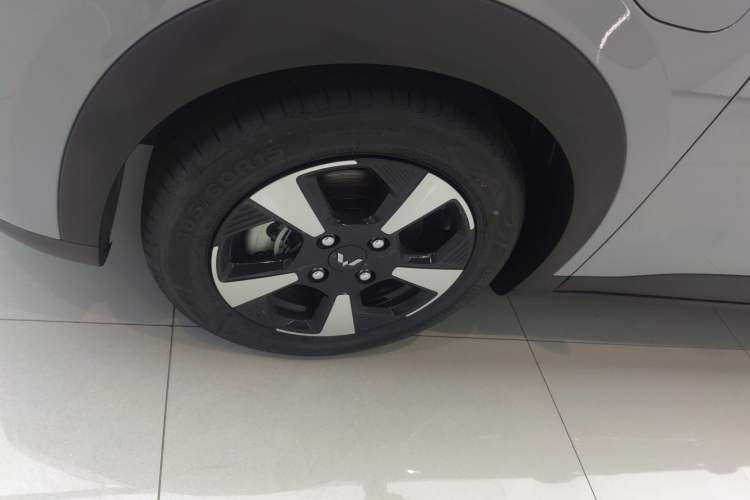 Used Wuling Bingo PLUS 2024 510 km Range 5-Seater Version Left Front Wheel Hub