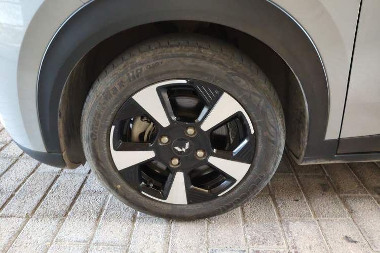 Used Wuling Bingo PLUS 2024 510 km Flagship Edition Four-Seater Version Left Front Wheel Hub