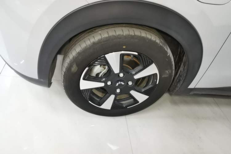 Used Wuling Bingo PLUS 2024 330 km Range Five-Seater Version Left Front Wheel Hub