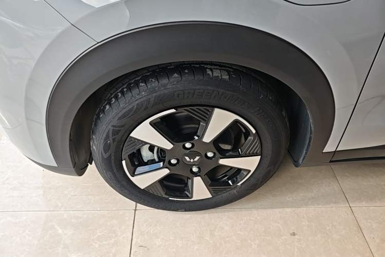 Used Wuling Bingo PLUS 2024 510 km Flagship Edition Four-Seater Version Left Front Wheel Hub
