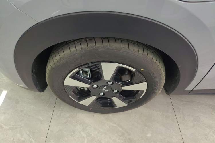 Used Wuling Bingo PLUS 2024 510 km Range 5-Seater Version Left Front Wheel Hub