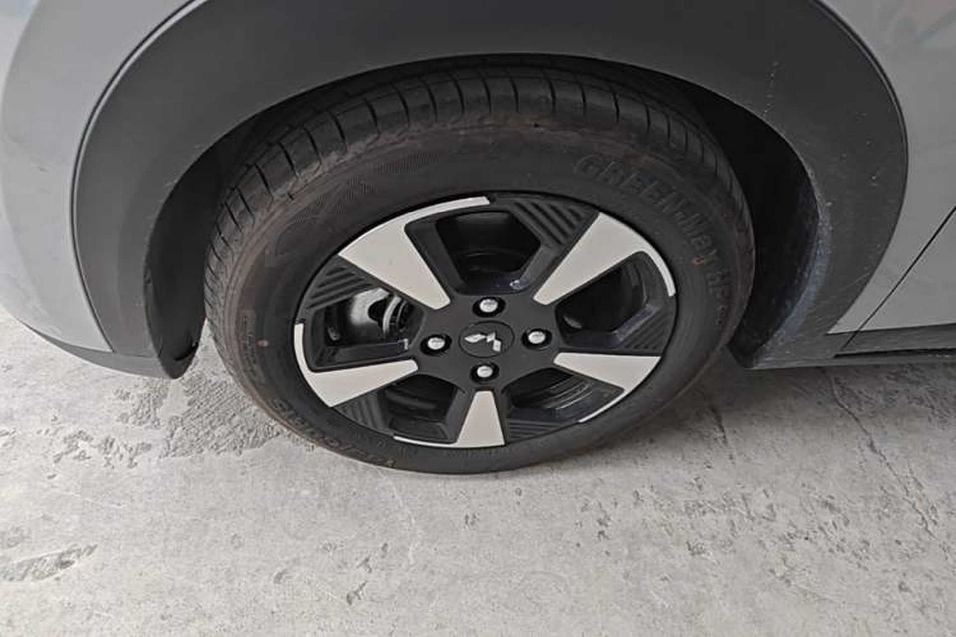 Used Wuling Bingo PLUS 2024 401 km Range 5-Seater Version Left Front Wheel Hub