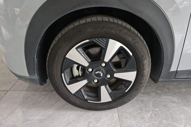 Used Wuling Bingo PLUS 2024 510 km Flagship Edition Four-Seater Version Left Front Wheel Hub
