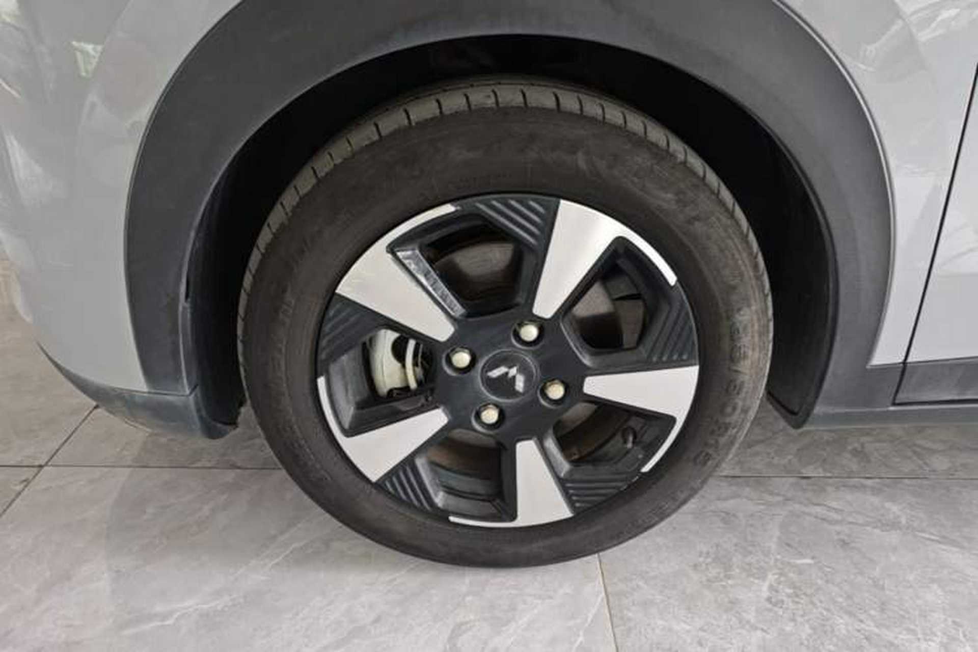 Used Wuling Bingo PLUS 2024 510 km Flagship Edition Four-Seater Version Left Front Wheel Hub