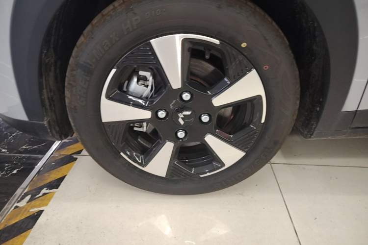 Used Wuling Bingo PLUS 2024 510 km Range 5-Seater Version Left Front Wheel Hub