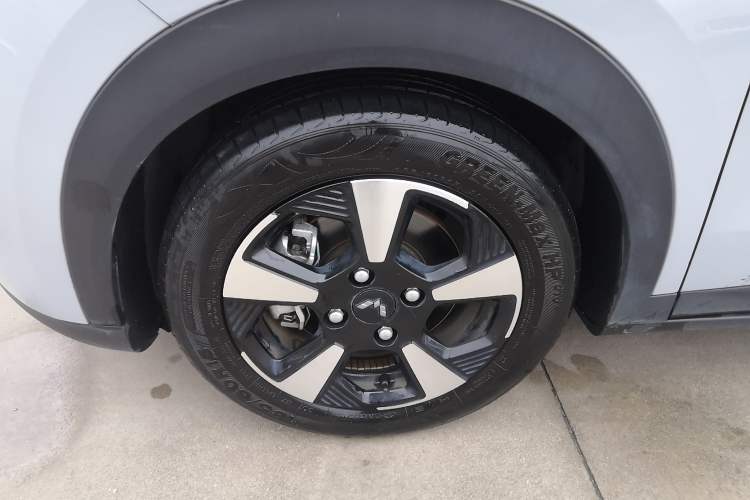 Used Wuling Bingo PLUS 2024 510 km Flagship Edition Four-Seater Version Left Front Wheel Hub