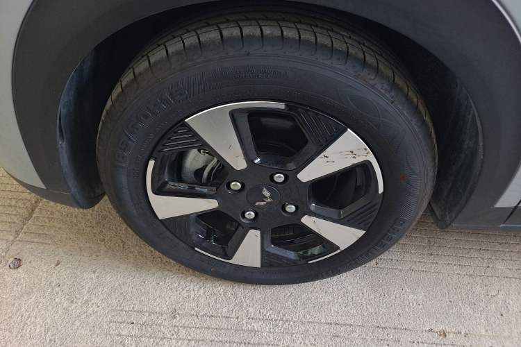 Used Wuling Bingo PLUS 2024 401 km Range 5-Seater Version Left Front Wheel Hub