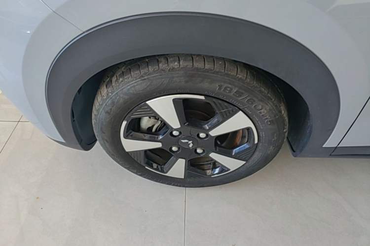 Used Wuling Bingo PLUS 2024 510 km Flagship Edition Four-Seater Version Left Front Wheel Hub