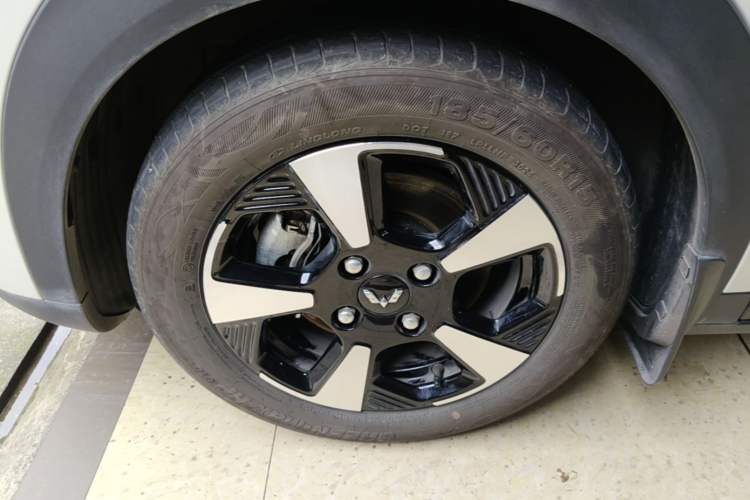 Used Wuling Bingo PLUS 2024 330 km Range Five-Seater Version Left Front Wheel Hub