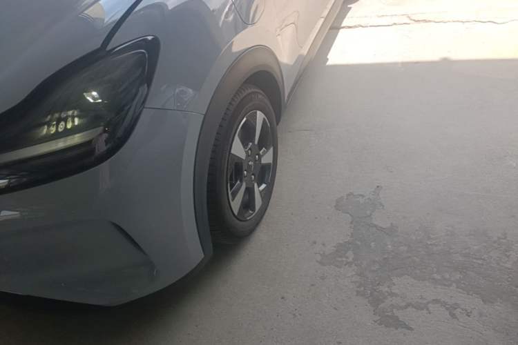 Used Wuling Bingo PLUS 2024 510 km Flagship Edition Four-Seater Version Left Front Wheel Hub