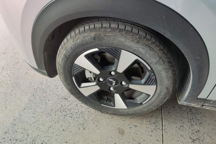 Used Wuling Bingo PLUS 2024 330 km Range Five-Seater Version Left Front Wheel Hub