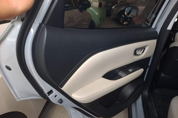 Used Wuling Bingo PLUS 2024 401 km Range 5-Seater Version Left Rear Door Interior