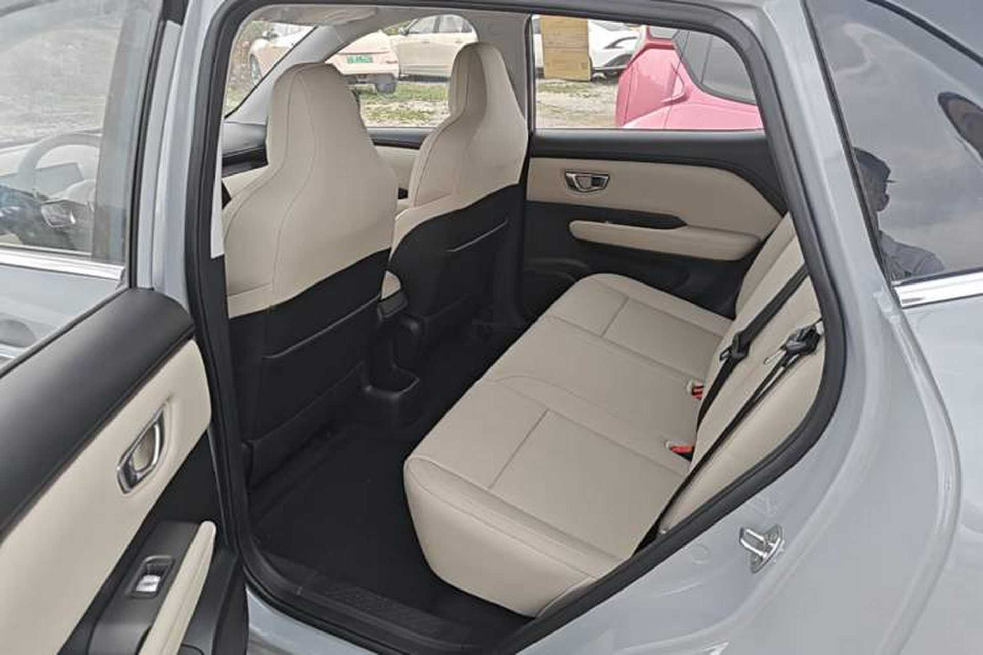 Used Wuling Bingo PLUS 2024 330 km Range Five-Seater Version Left Rear Seat