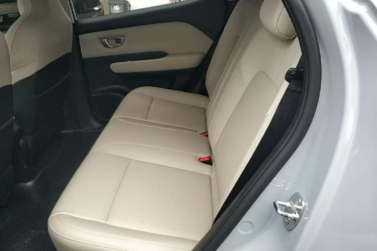 Used Wuling Bingo PLUS 2024 510 km Flagship Edition Four-Seater Version Left Rear Seat