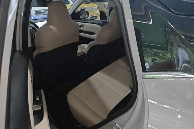 Used Wuling Bingo PLUS 2024 401 km Range 5-Seater Version Left Rear Seat