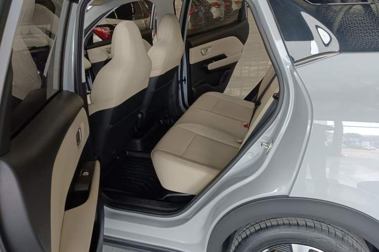 Used Wuling Bingo PLUS 2024 401 km Range 5-Seater Version Left Rear Seat