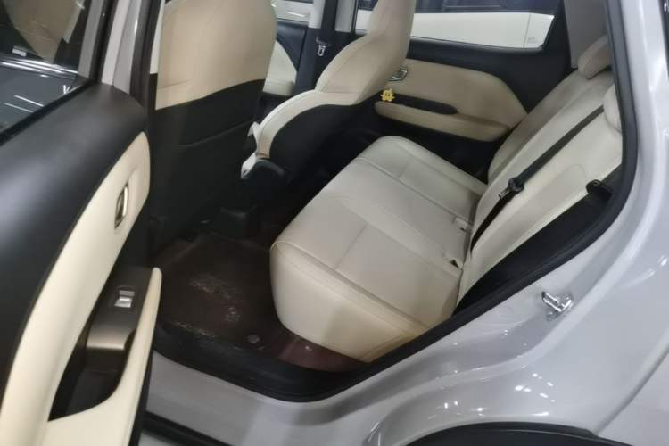 Used Wuling Bingo PLUS 2024 330 km Range Five-Seater Version Left Rear Seat