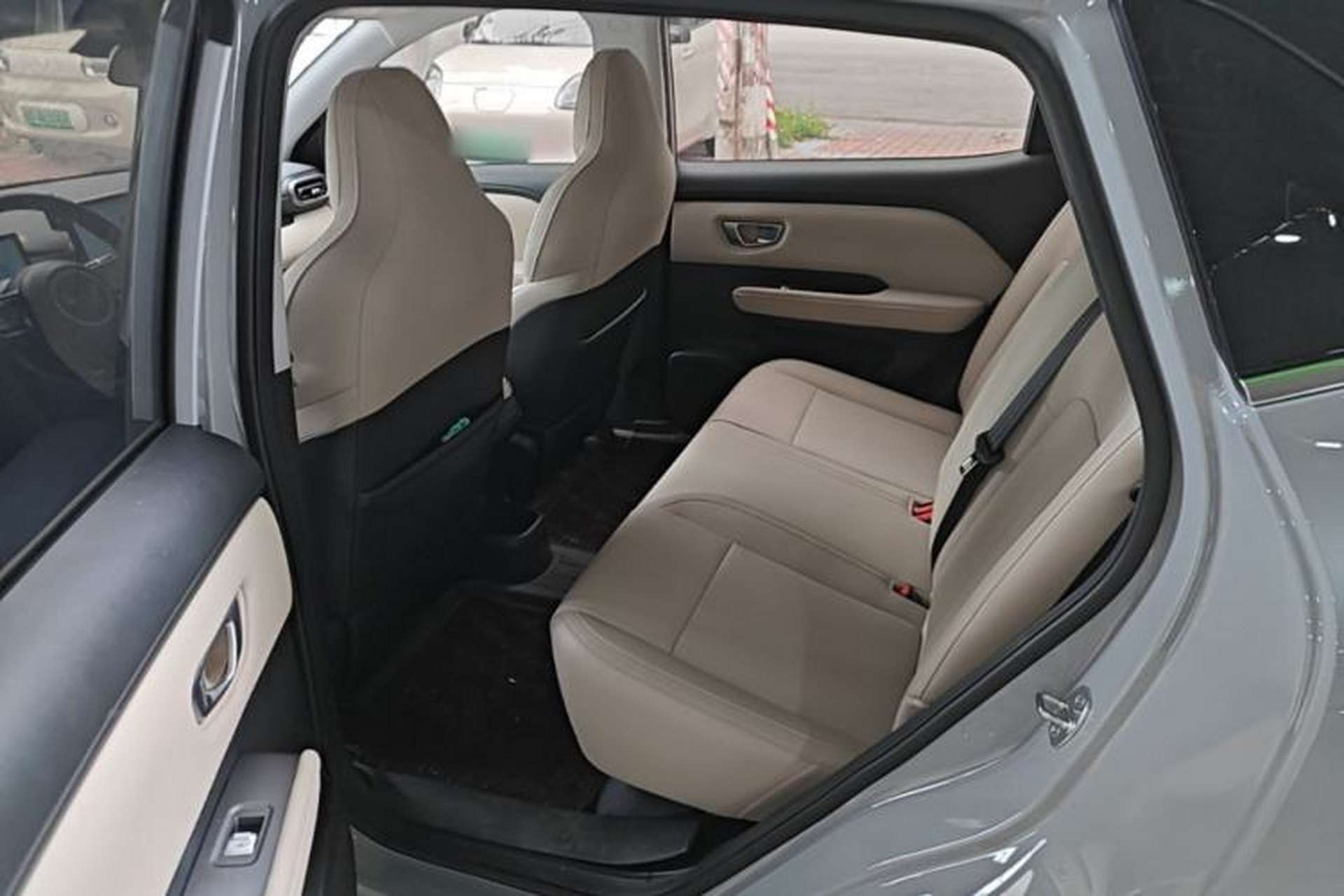 Used Wuling Bingo PLUS 2024 401 km Range 5-Seater Version Left Rear Seat