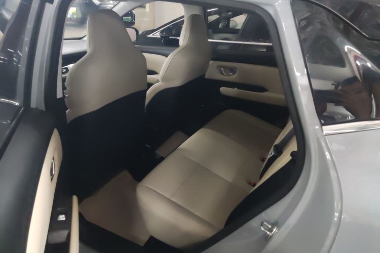 Used Wuling Bingo PLUS 2024 330 km Range Five-Seater Version Left Rear Seat