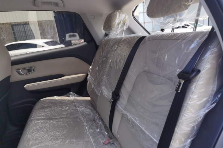 Used Wuling Bingo PLUS 2024 330 km Range Five-Seater Version Left Rear Seat