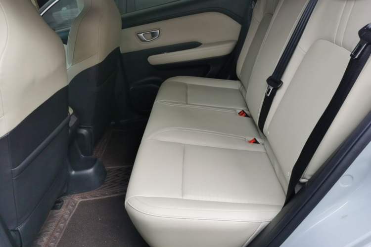 Used Wuling Bingo PLUS 2024 330 km Range Five-Seater Version Left Rear Seat