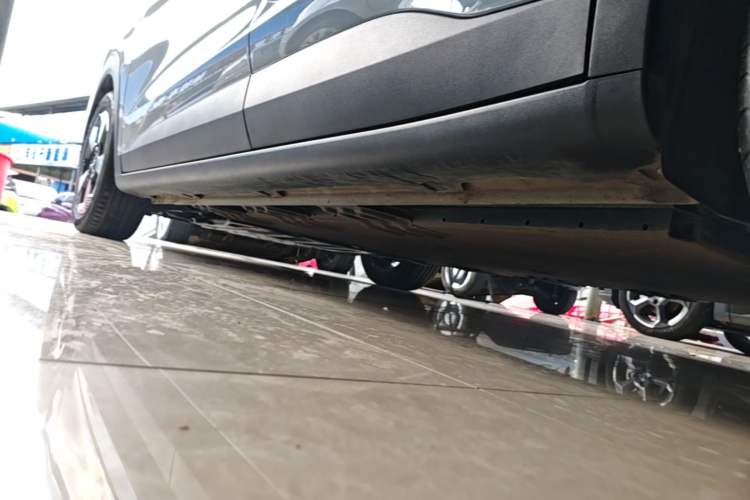 Used Wuling Bingo PLUS 2024 510 km Flagship Edition Four-Seater Version Left Side Sill