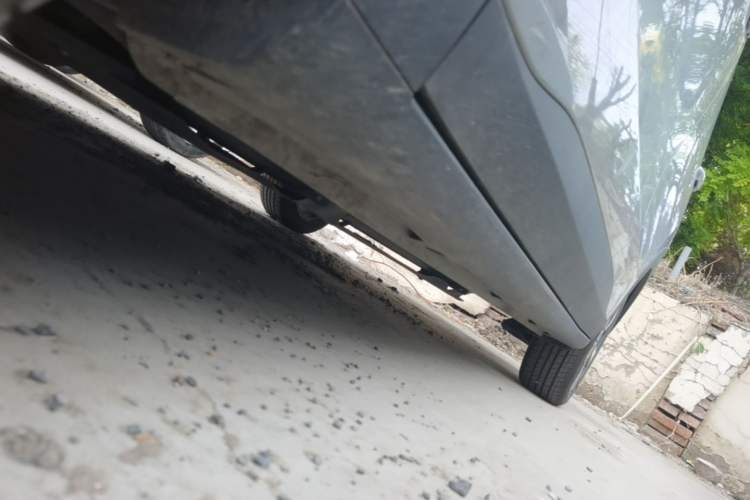 Used Wuling Bingo PLUS 2024 330 km Range Five-Seater Version Left Side Sill